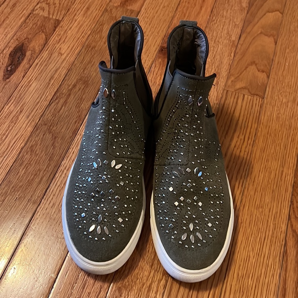 *Classy Report Alisa Suede Booty Studded/with Bling | Gray | Size 8